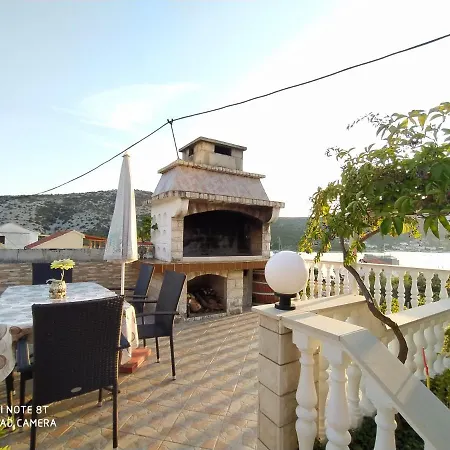 New And Completely Renovated * Vinisce