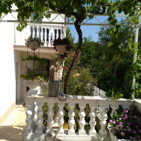 New And Completely Renovated Apartment *