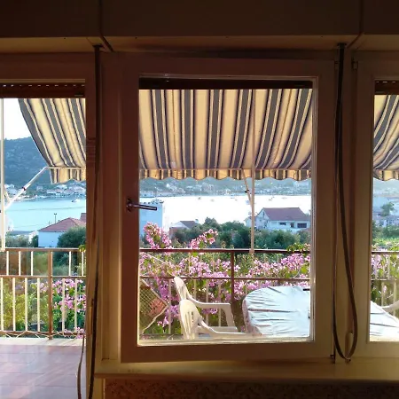 New And Completely Renovated 5-1 Vinišće