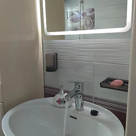 New And Completely Renovated * Vinisce