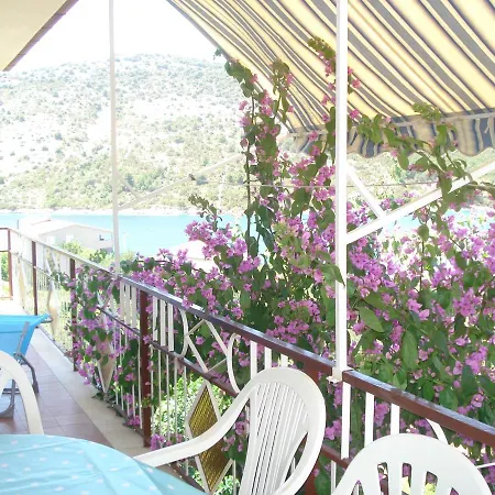 New And Completely Renovated 5-1 شقة