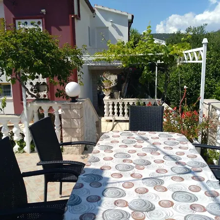 New And Completely Renovated 5-1 * Vinišće