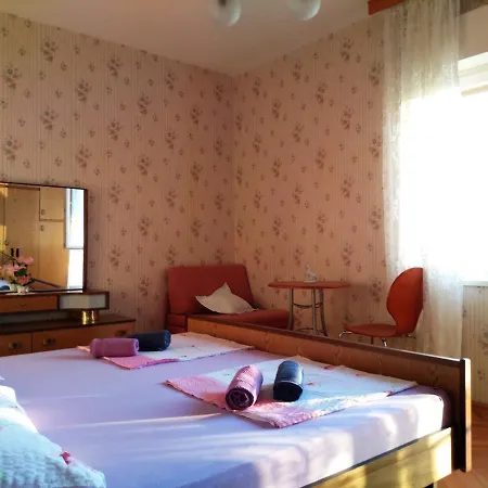 New And Completely Renovated 5-1 *