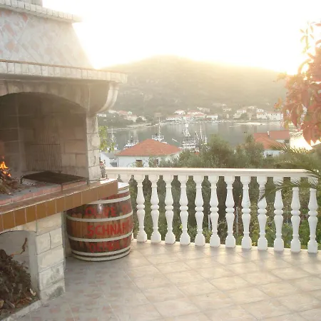 New And Completely Renovated 5-1 Vinišće